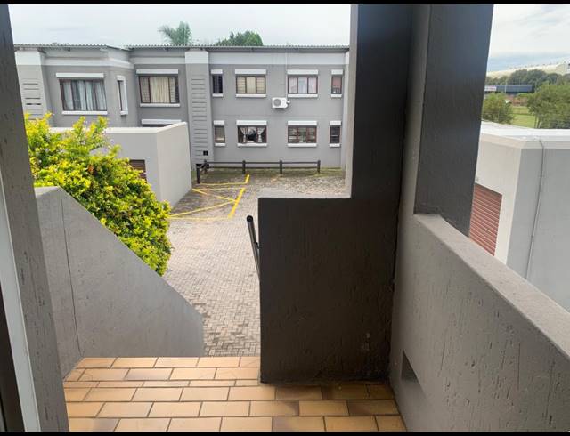 2 BEDROOM FLAT FOR SALE IN VANDERBIJLPARK SE 2